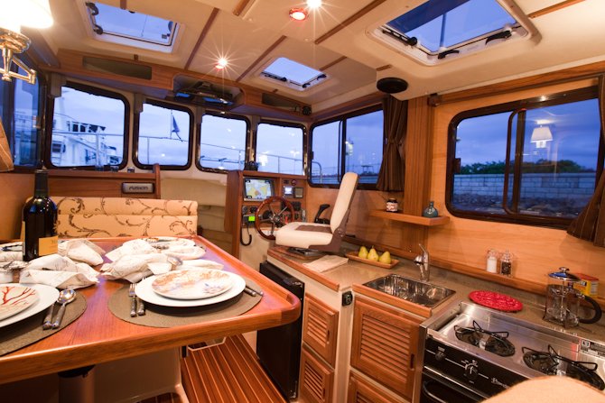 Made in the U.S.A. Ranger Tugs R27