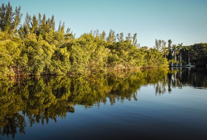 Kismet Anchored Off Caloosahatchee River